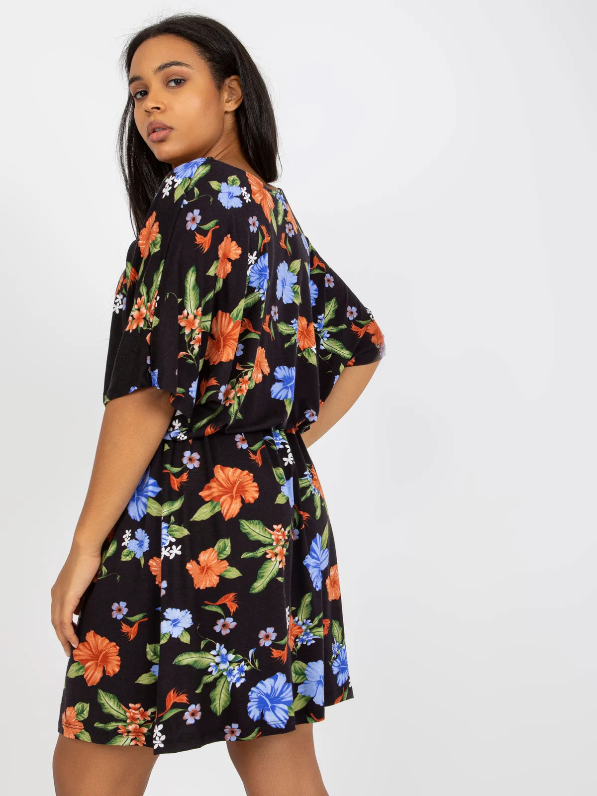 Czarno-niebieska mini sukienka plus size z wiskozy - zdjęcie 3