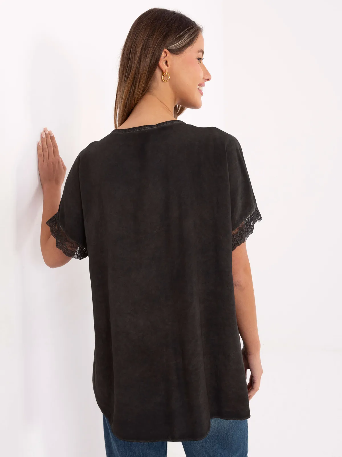 Bluzka z koronkowym dekoltem w stylu boho - zdjęcie 1