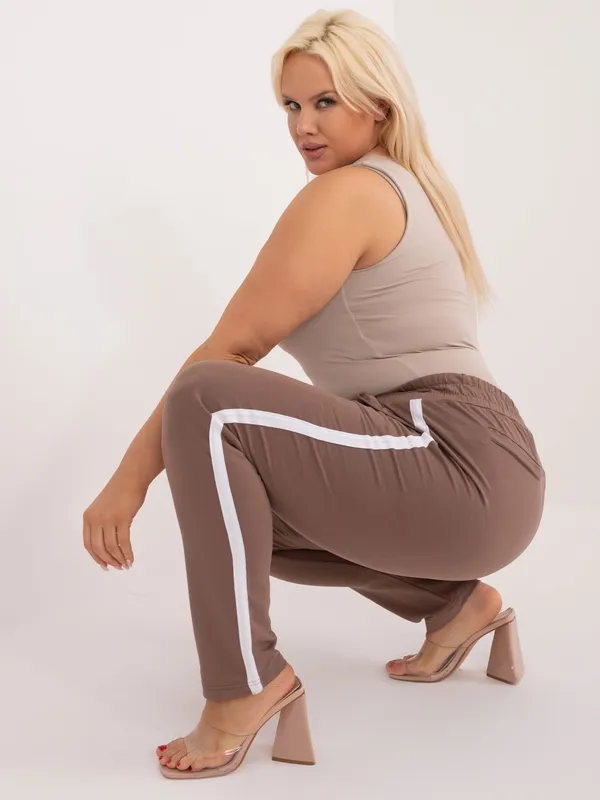 Wygodne spodnie typu jogger z lampasami