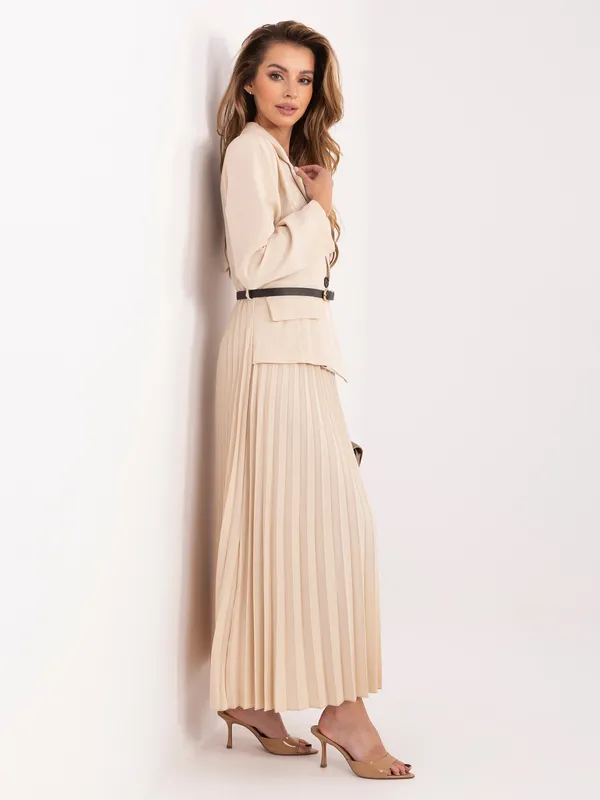 Sukienka wizytowa o kroju marynarkowym z plisowanym dołem