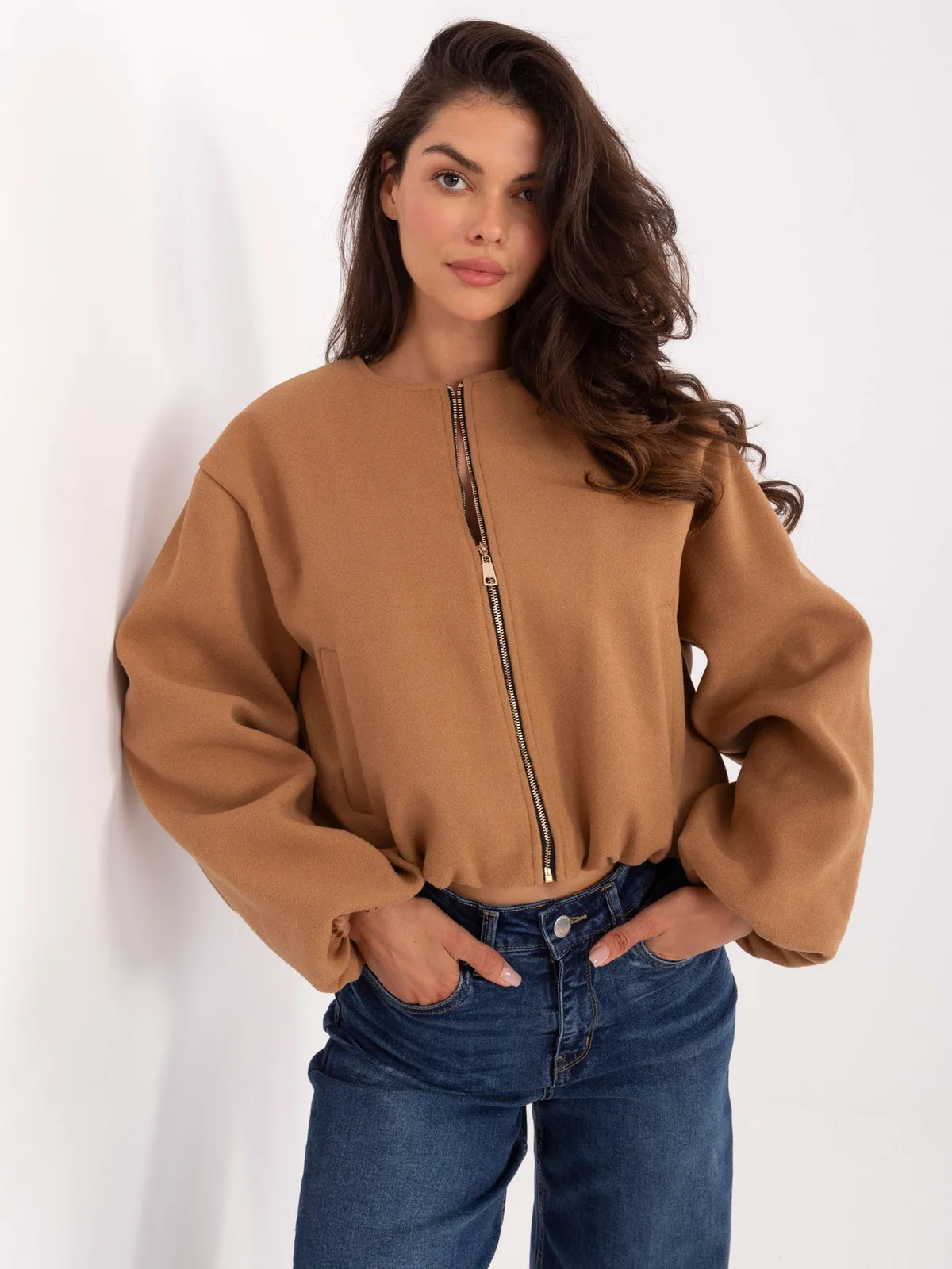 Krótka kurtka typu bomber z bufiastymi rękawami - zdjęcie 1