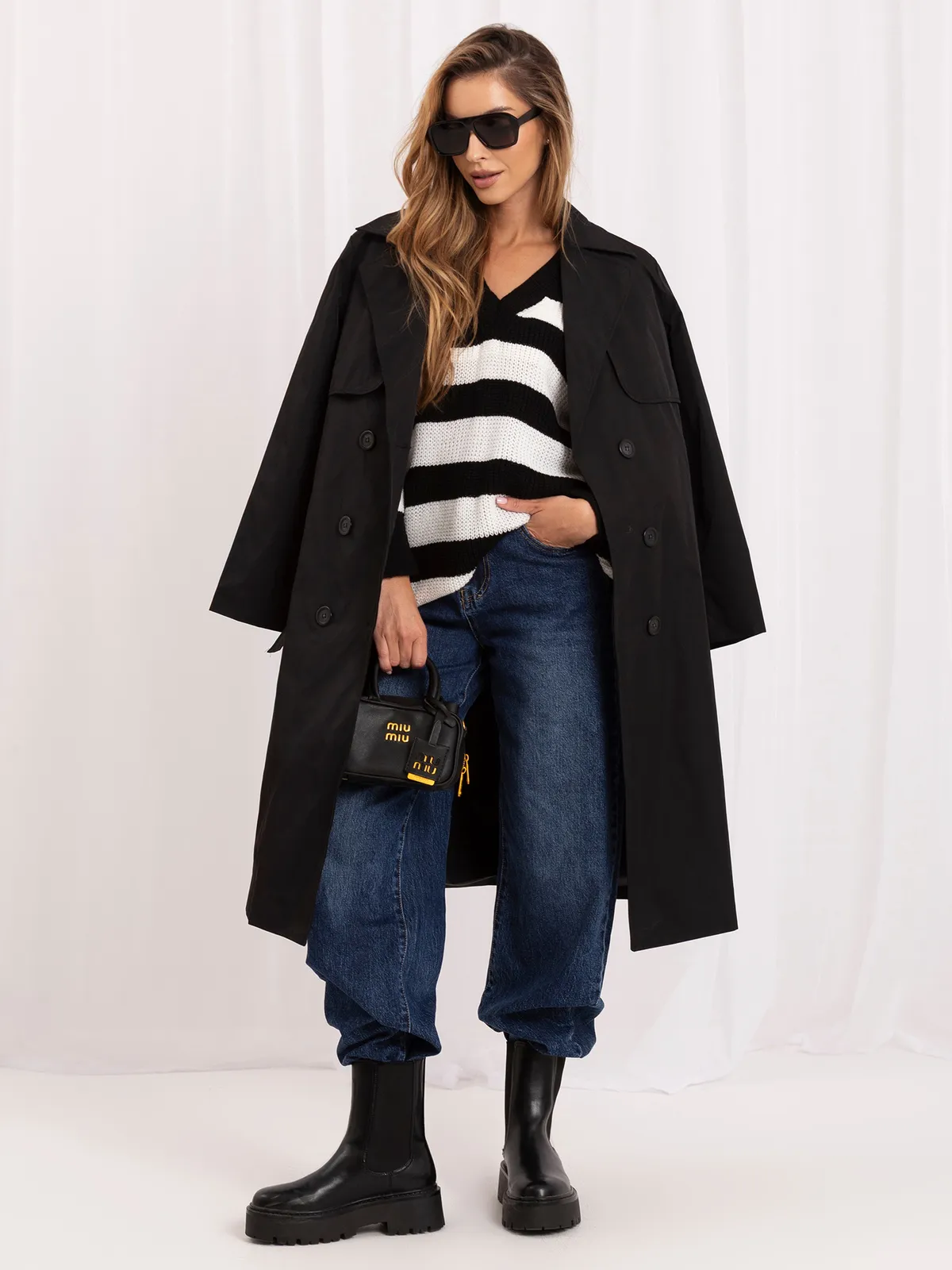 Biało-czarny dłuższy sweter oversize z wełną RUE PARIS - zdjęcie 3