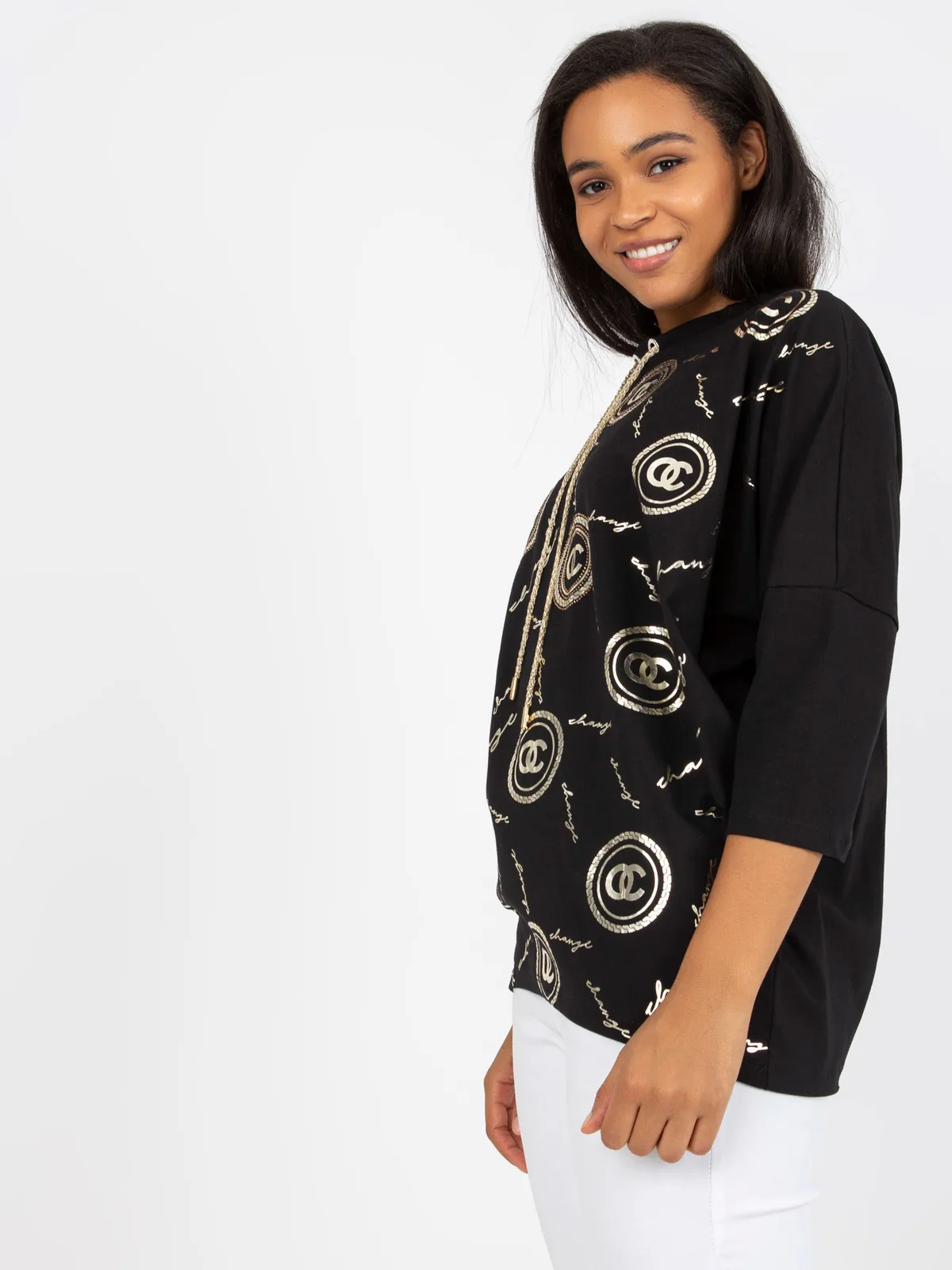 Czarna bawełniana bluzka plus size z printami - zdjęcie 4