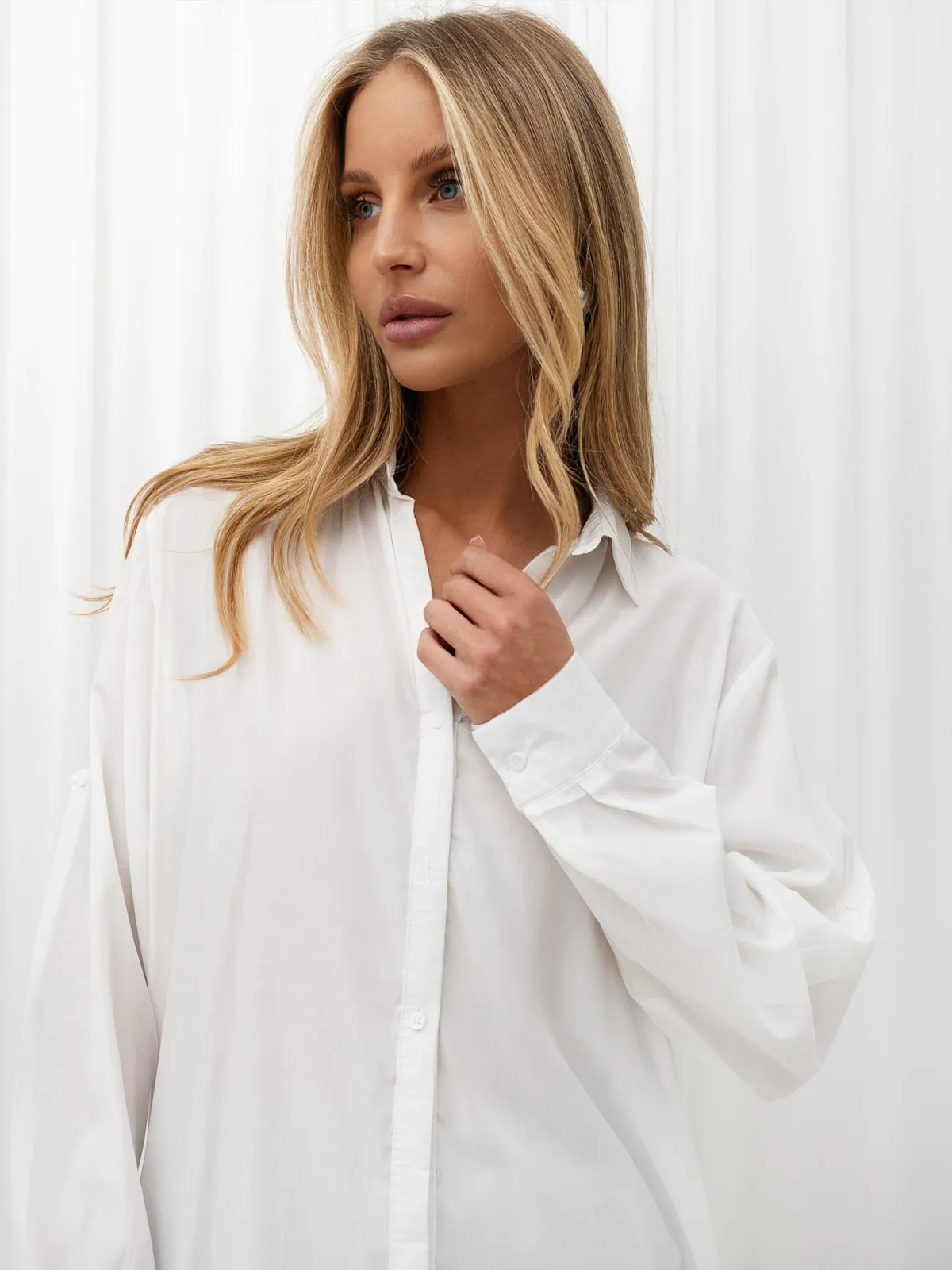 Koszula oversize z podpinanymi rękawami w stylu casual - zdjęcie 5