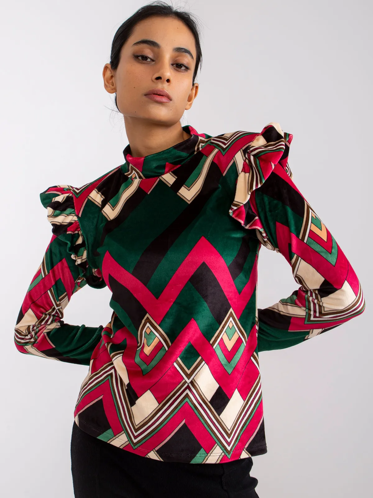 Bluzka z wysokim kołnierzem i ozdobnymi falbanami - zdjęcie 1