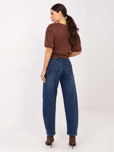 Klasyczne jeansy o kroju typu mom fit