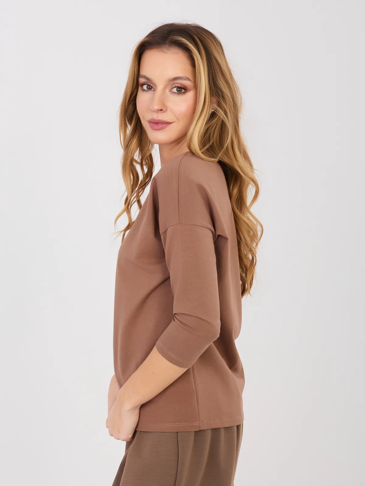 Casualowa bluzka z obniżoną linią ramion - zdjęcie 1