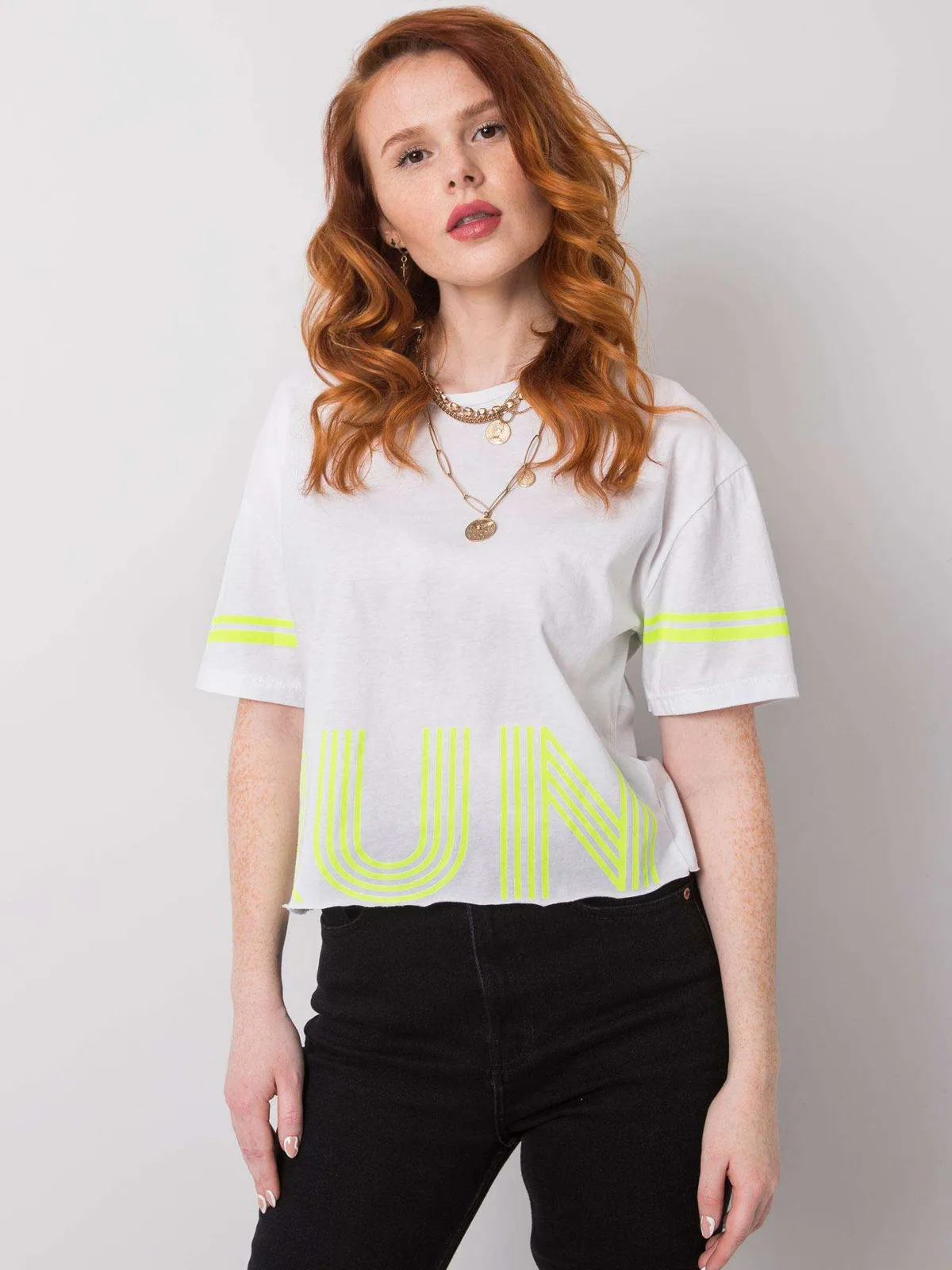 Czarny t-shirt bawełniany z napisem - zdjęcie 3