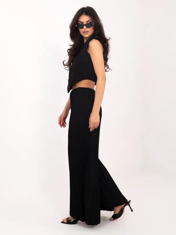 Elegancki komplet z kamizelką i plisowanymi spodniami palazzo