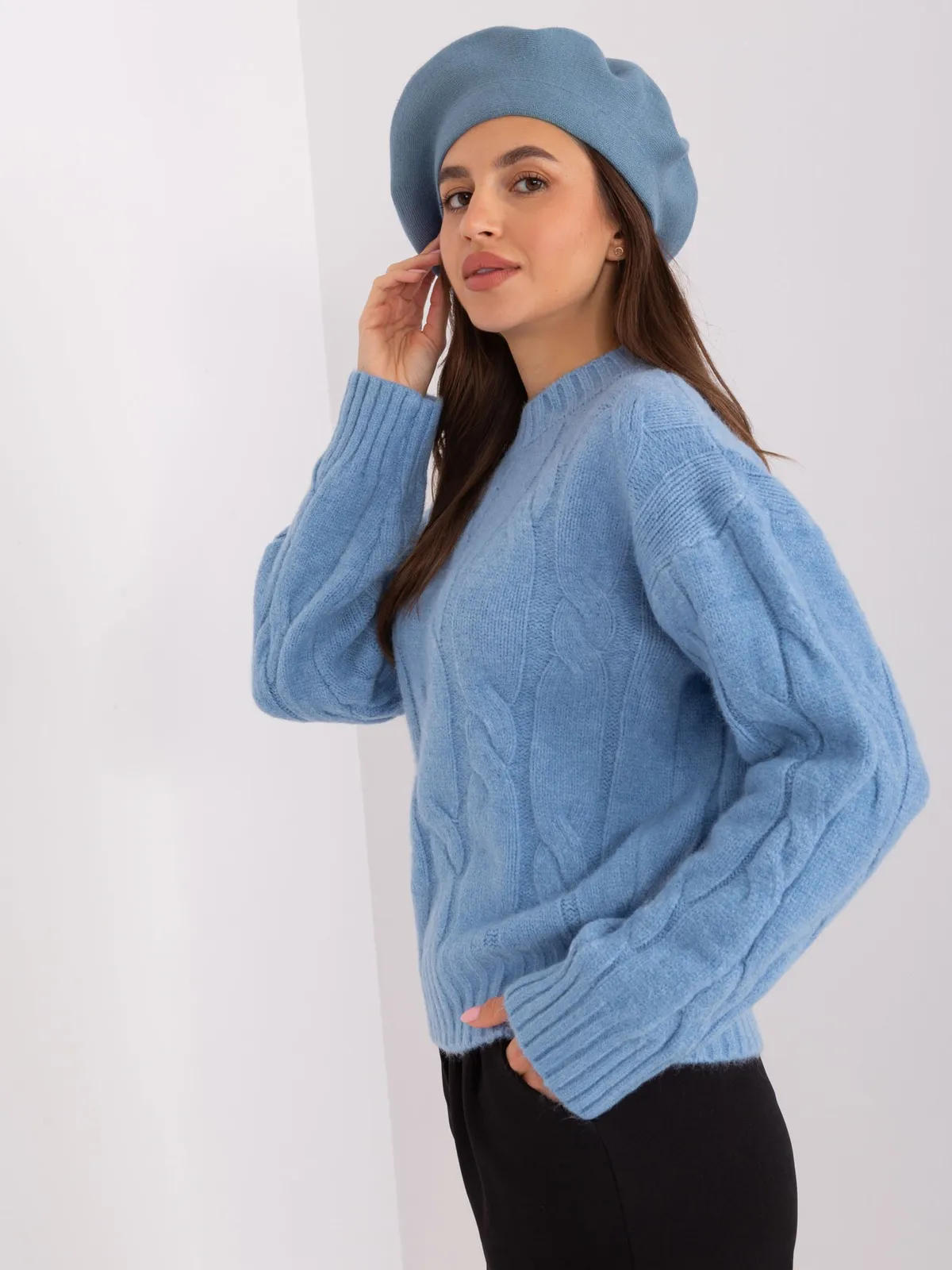 Turkusowy beret zimowy damski - zdjęcie 5