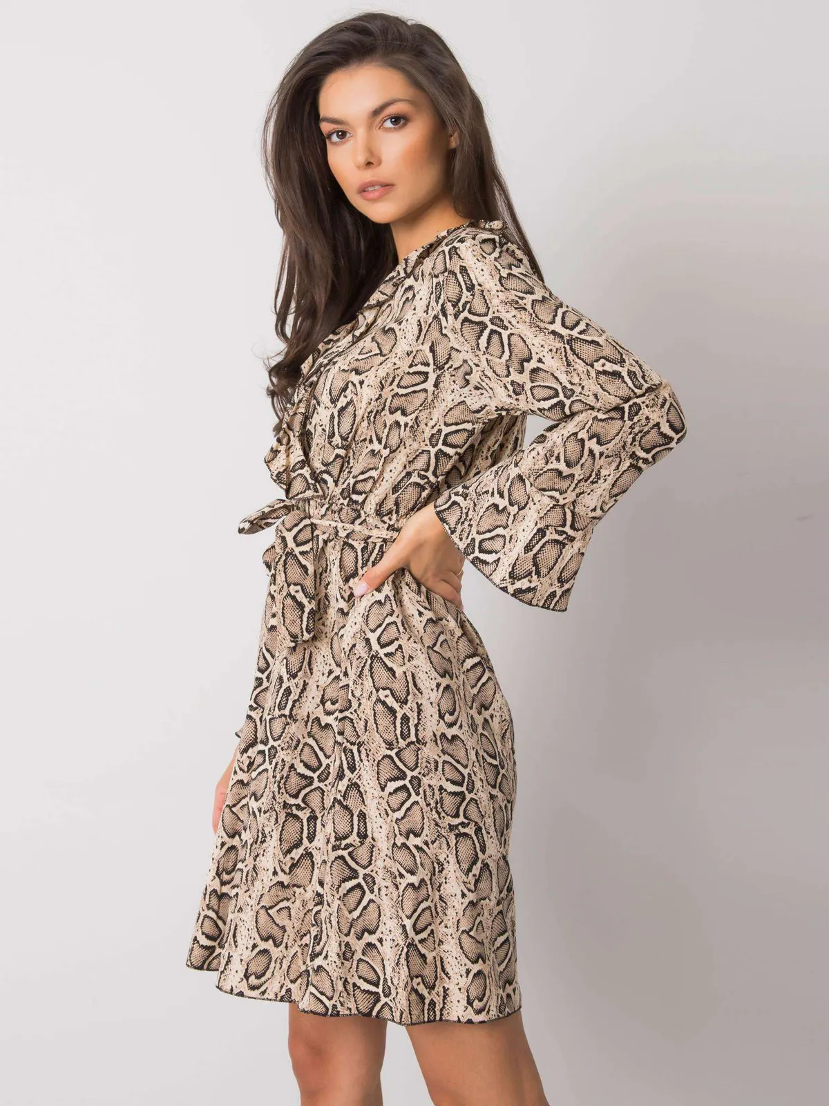 Beżowo-czarna sukienka animal print - zdjęcie 2