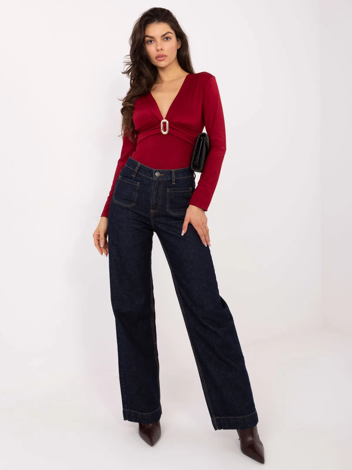 Dopasowane body z głębokim dekoltem i klamrą - zdjęcie 1