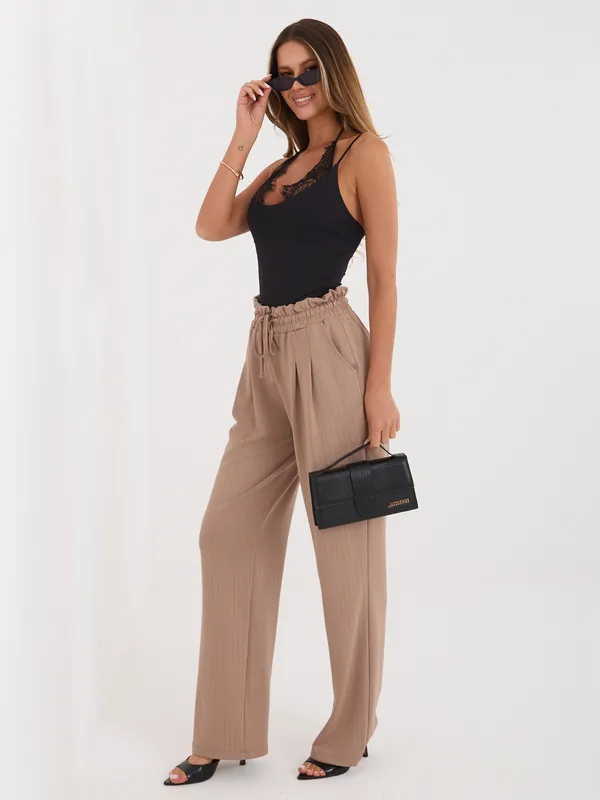 Wygodne spodnie z wysokim stanem i wiązaniem