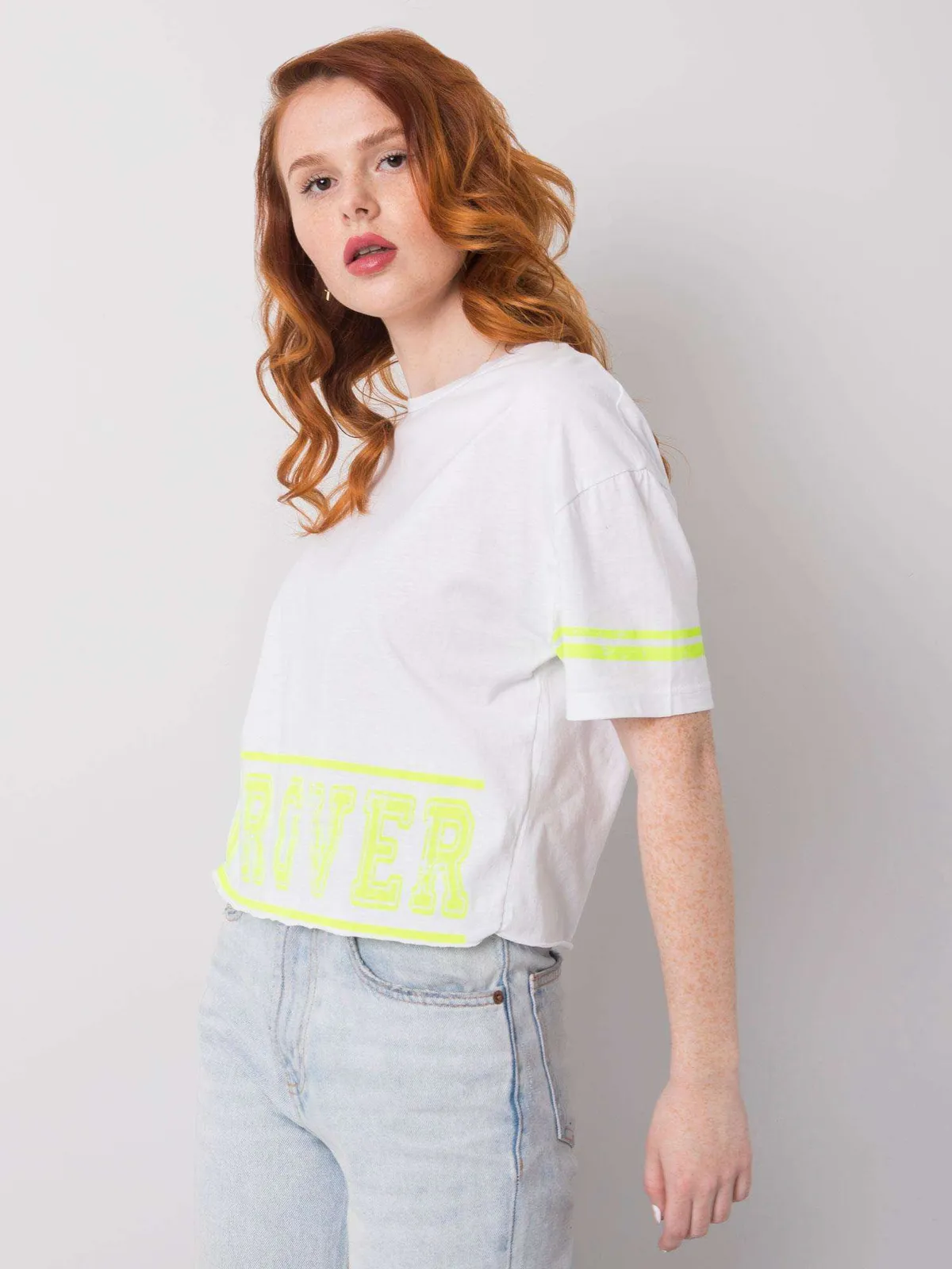 Czarny t-shirt damski z nadrukiem - zdjęcie 4