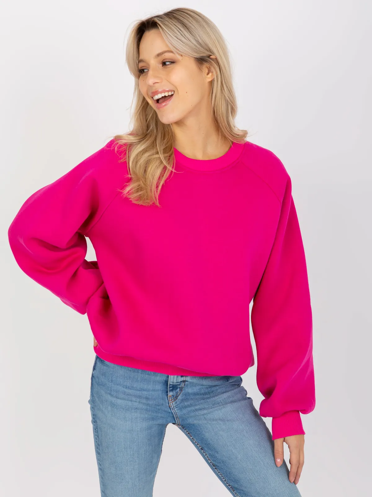 Fuksjowa dresowa bluza basic o kroju oversize - zdjęcie 5