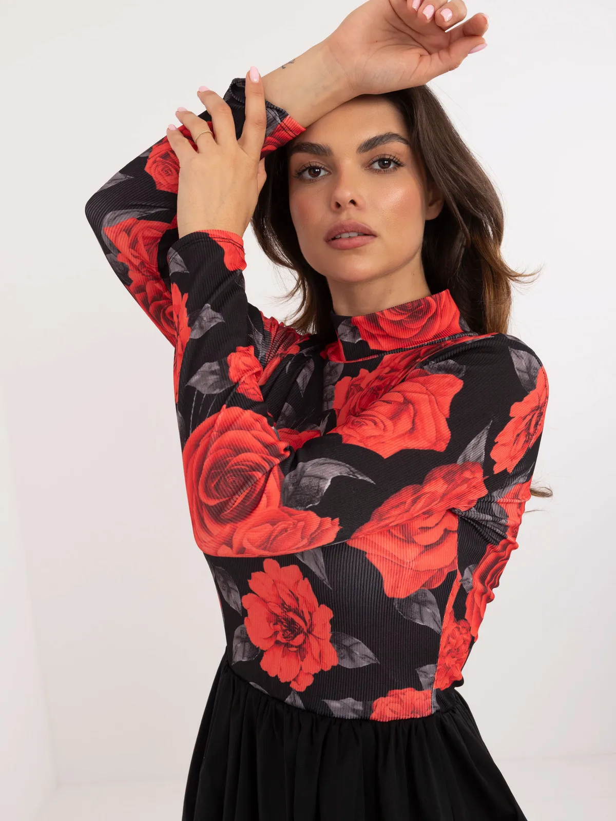 Rozkloszowana sukienka mini z golfem - zdjęcie 1