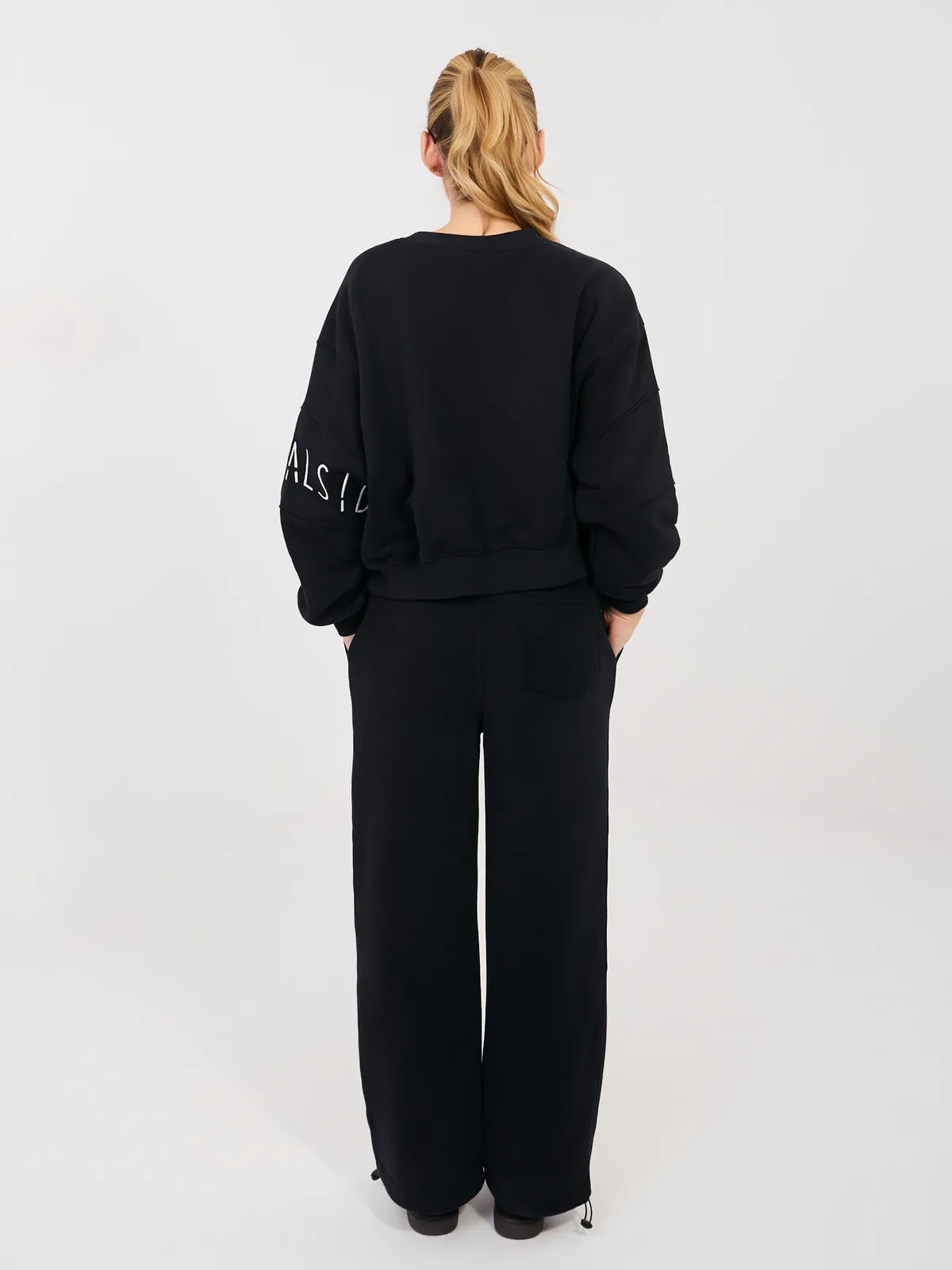 Wygodne spodnie dresowe z regulowanym dołem nogawek - zdjęcie 1