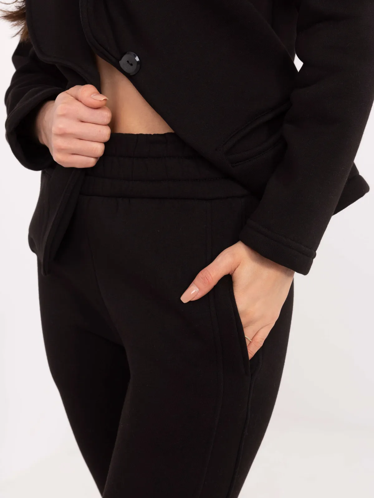 Elegancki komplet z marynarką i dopasowanymi spodniami - zdjęcie 1