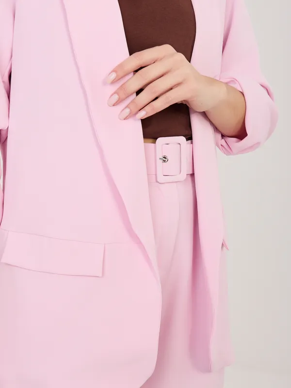 Klasyczna marynarka o kroju oversize z podwijanymi rękawami