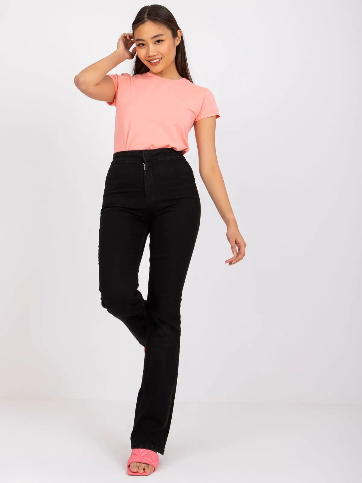 Klasyczna koszulka basic o dopasowanym kroju - zdjęcie 1