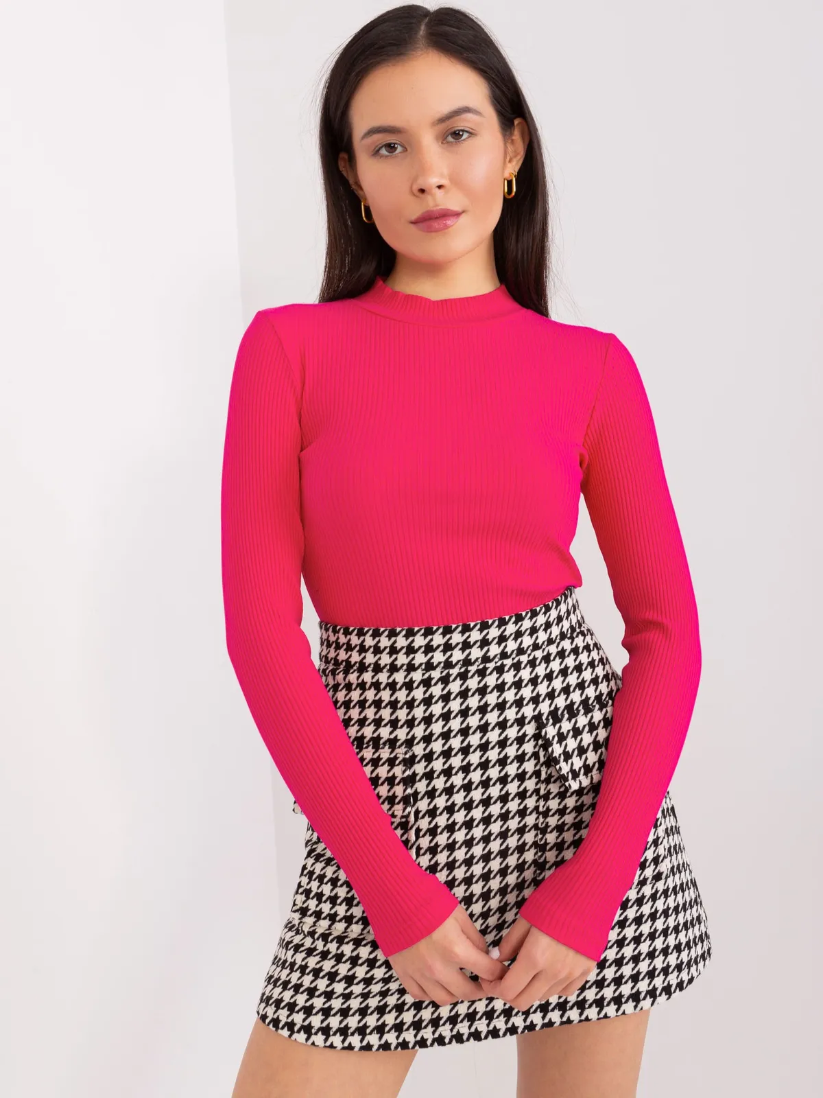 Fuksjowa bluzka basic z półgolfem BASIC FEEL GOOD - zdjęcie 5