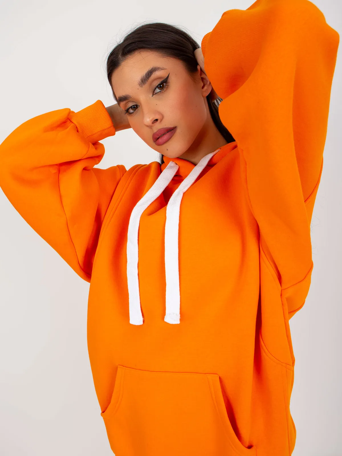 Ciemnobrązowa dresowa długa bluza basic oversize z kapturem - zdjęcie 1