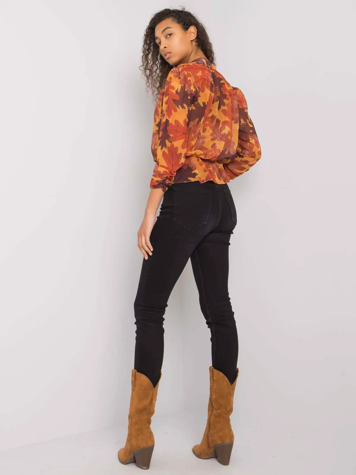 Kopertowa bluzka z dekoltem w serek i baskinką - zdjęcie 1