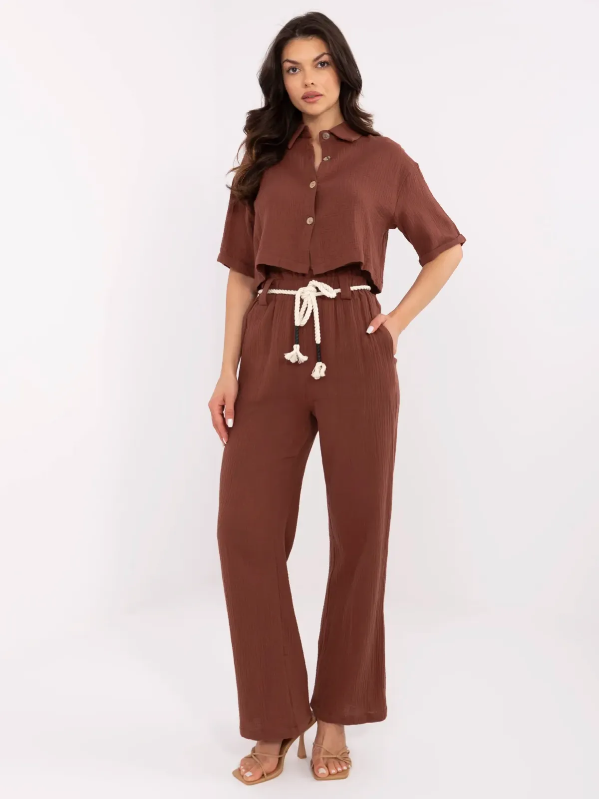 Dwuczęściowy komplet z koszulą crop i spodniami - zdjęcie 1