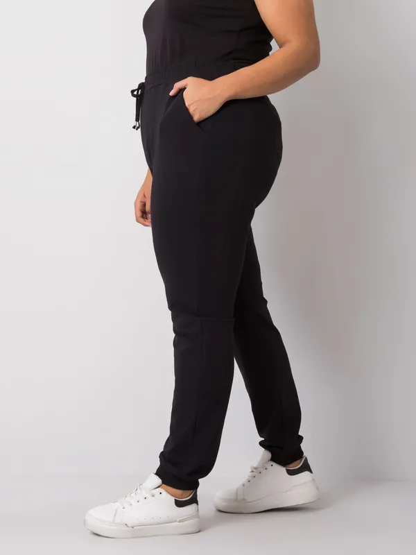 Czarne damskie spodnie dresowe plus size - widok 2