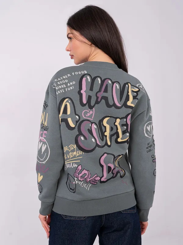 Bluza oversize z printami w stylu graffiti