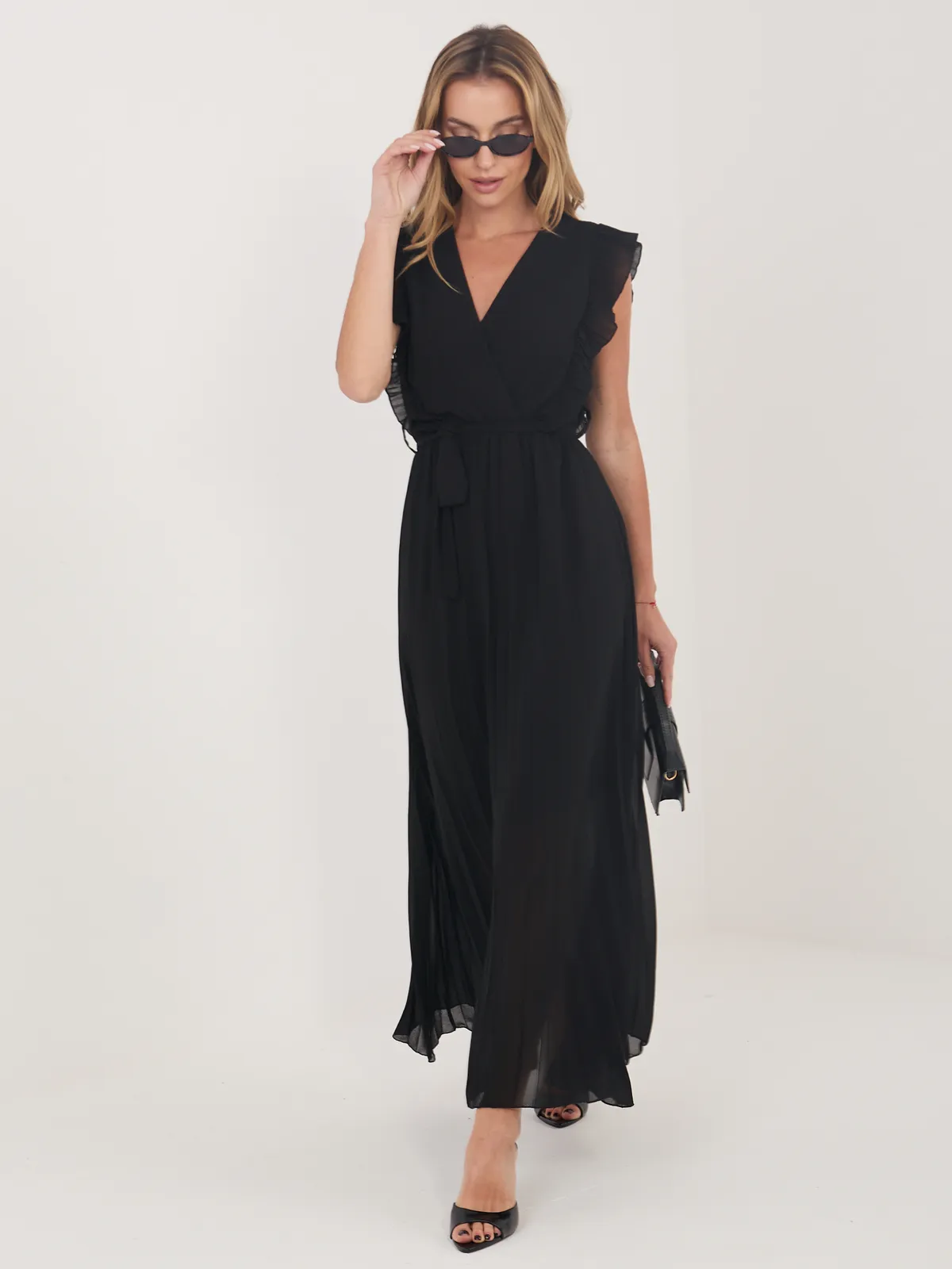 Plisowana sukienka maxi z falbanami przy ramionach - zdjęcie 1