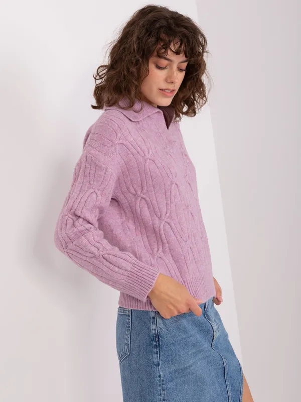 Jasnofioletowy dzianinowy sweter w warkocze
