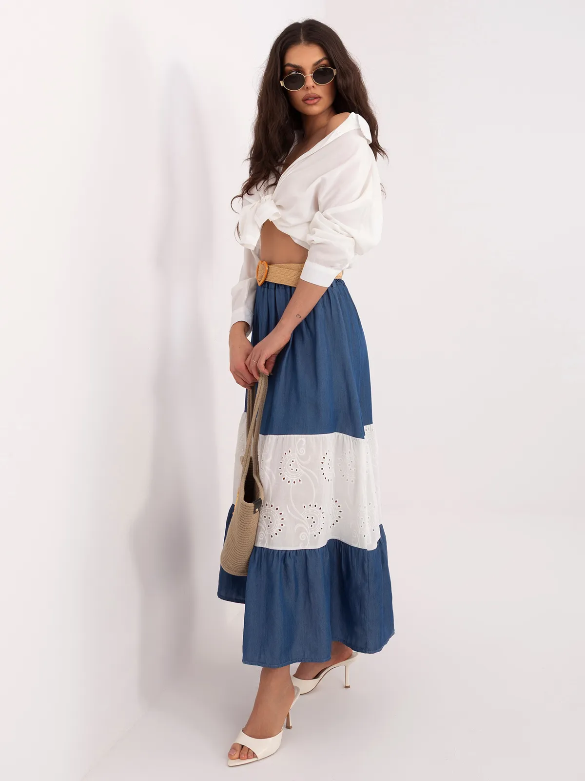 Rozkloszowana spódnica midi z ażurowym wykończeniem - zdjęcie 1