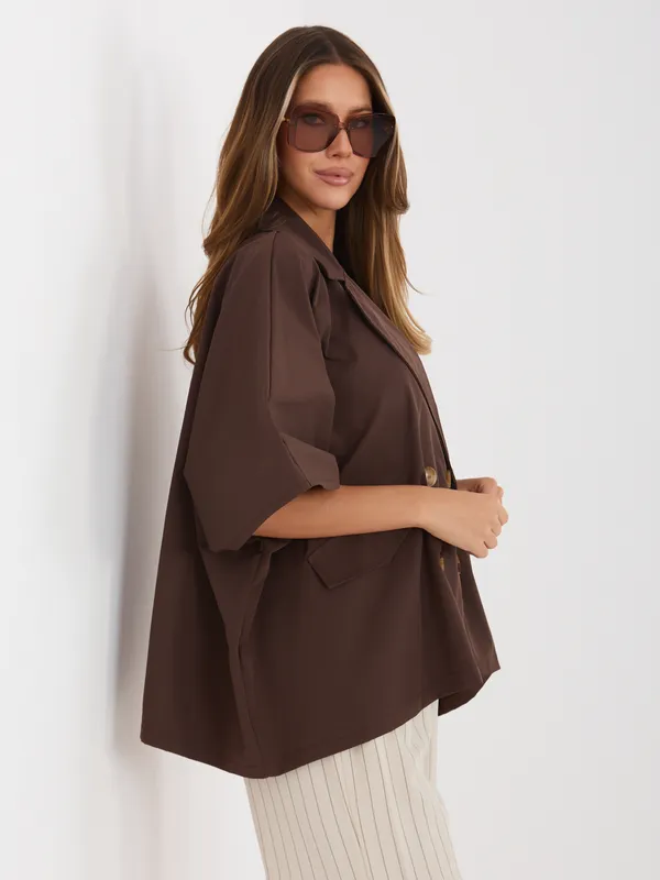 Krótki dwurzędowy płaszcz o kroju oversize