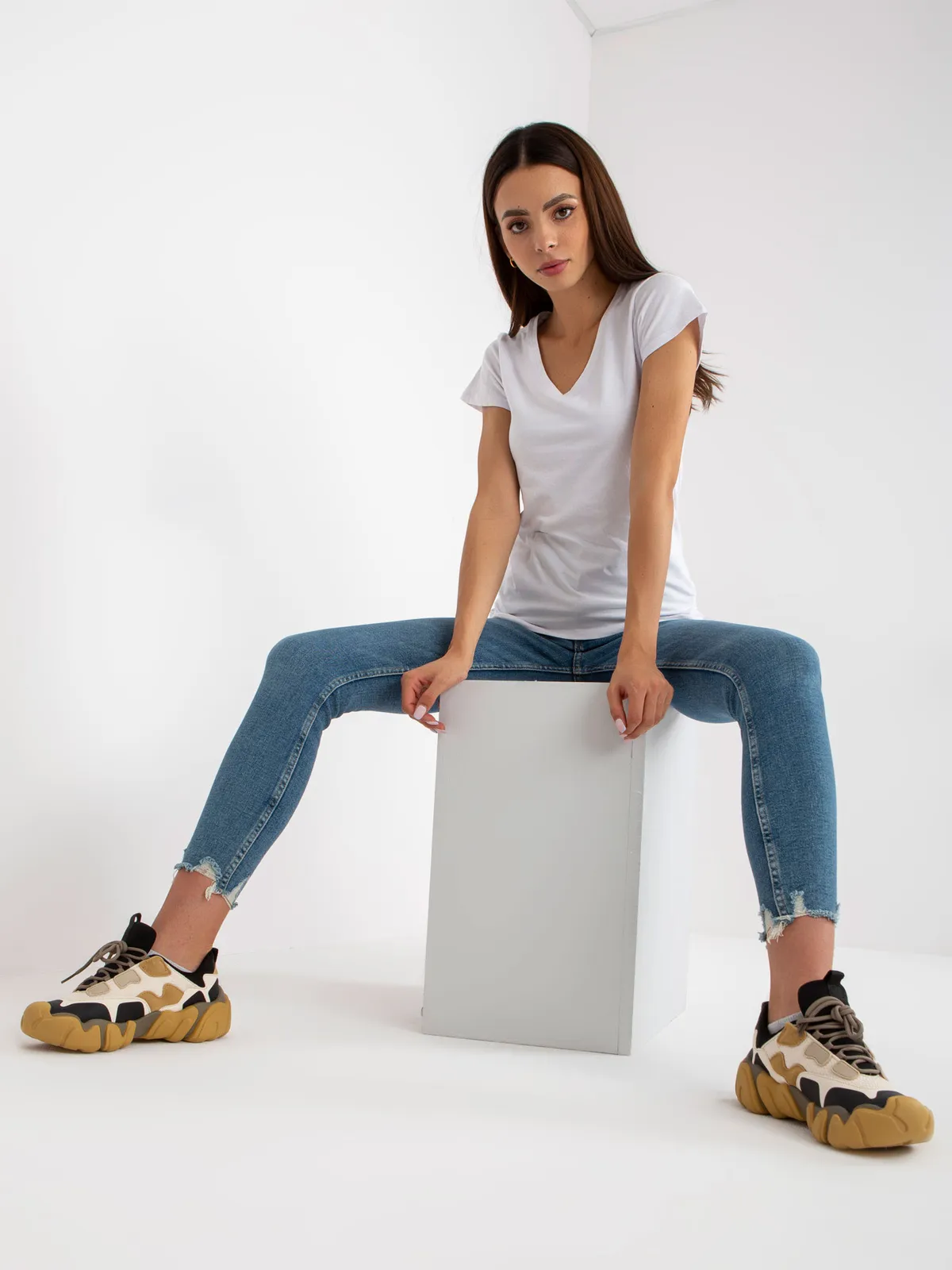 Biały gładki t-shirt basic z bawełny - zdjęcie 2