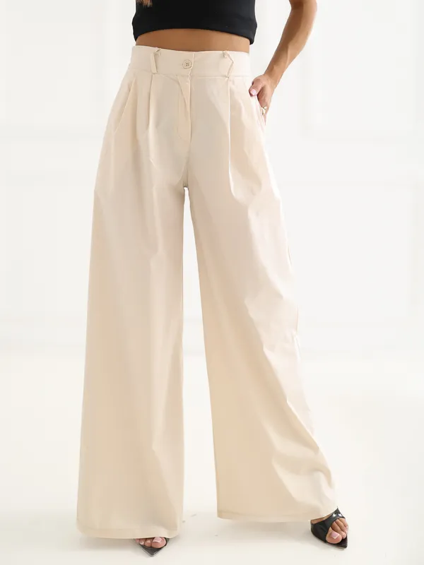 Wizytowe spodnie z wysokim stanem i szeroką nogawką