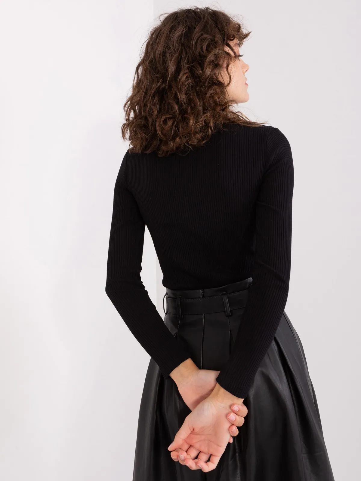 Czarna bluzka basic w prążek BASIC FEEL GOOD - zdjęcie 6