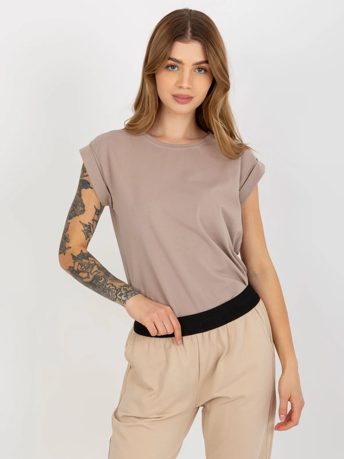 Ciemnobeżowy t-shirt basic z bawełny Revolution - zdjęcie 3