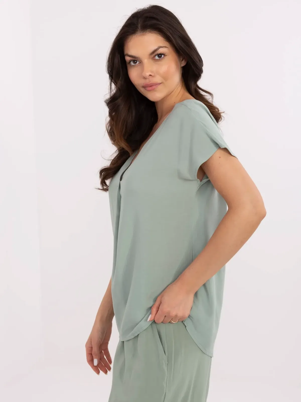 Casualowa bluzka z dekoltem w serek - zdjęcie 1