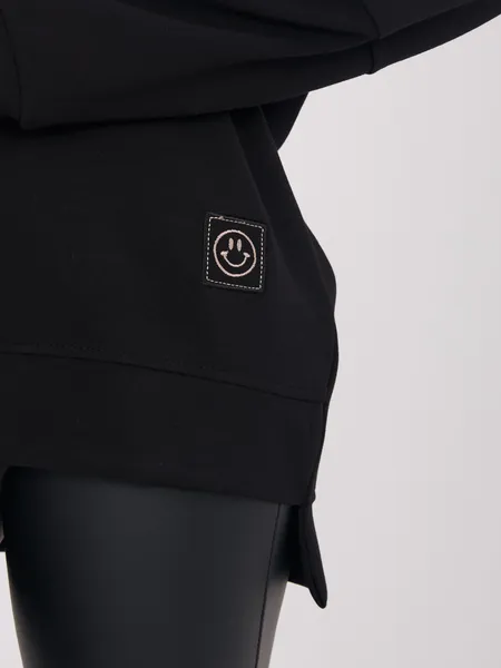 Casualowa bluza oversize z naszywką