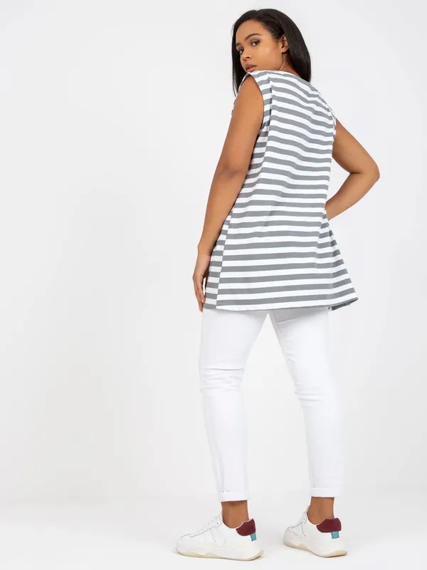 Biało-szary top plus size z okrągłym dekoltem