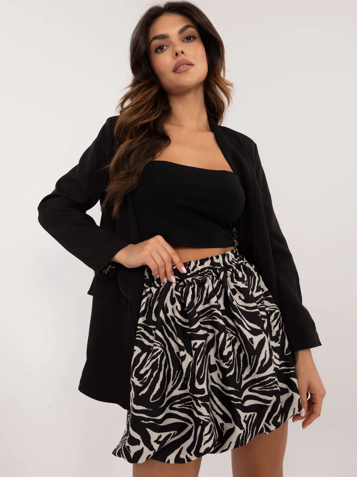 Krótka spódnica o kroju bombki w zwierzęcy wzór - zdjęcie 1