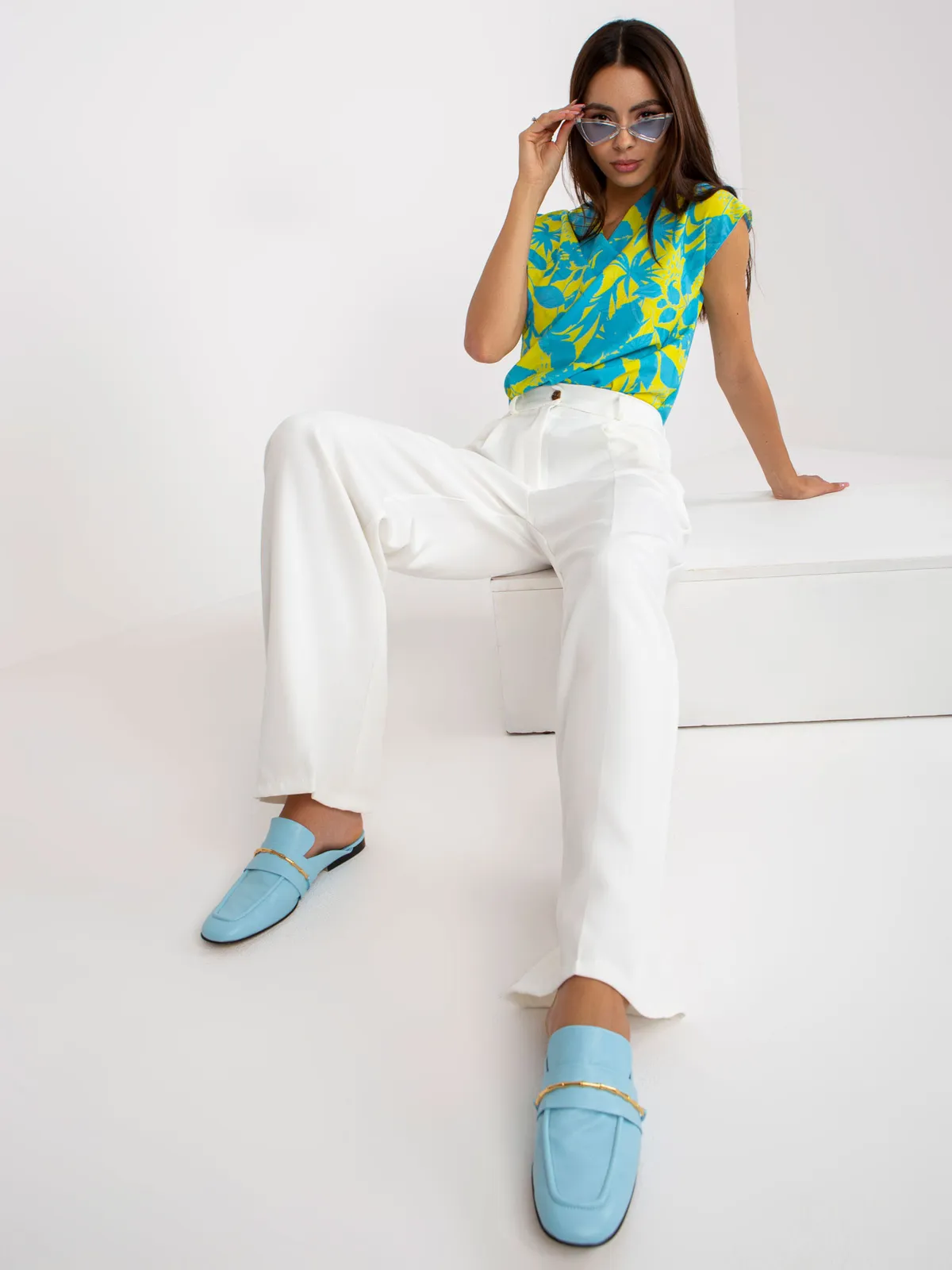 Eleganckie spodnie z szerokimi nogawkami i wysokim stanem - zdjęcie 1