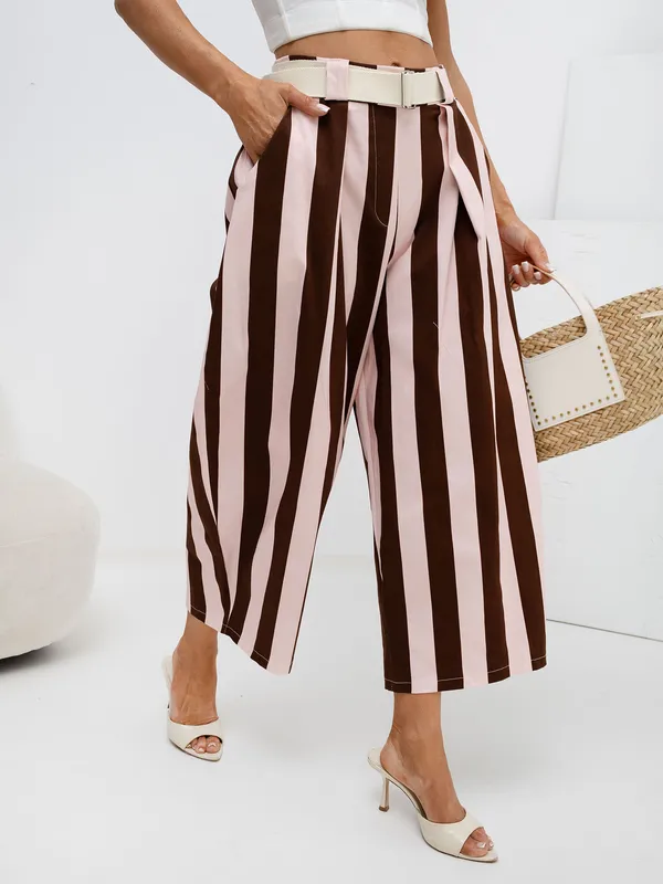 Szerokie spodnie culotte z paskiem w pasy - widok 2