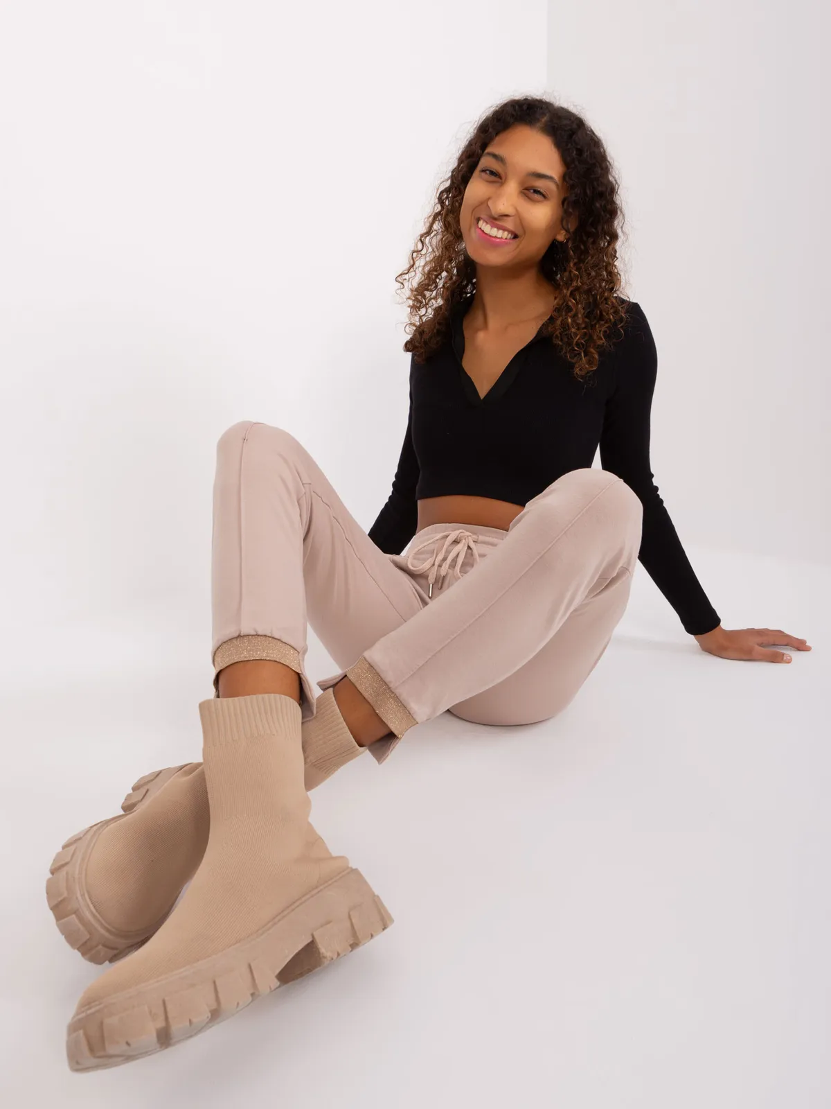 Wygodne spodnie dresowe o dopasowanym kroju - zdjęcie 1