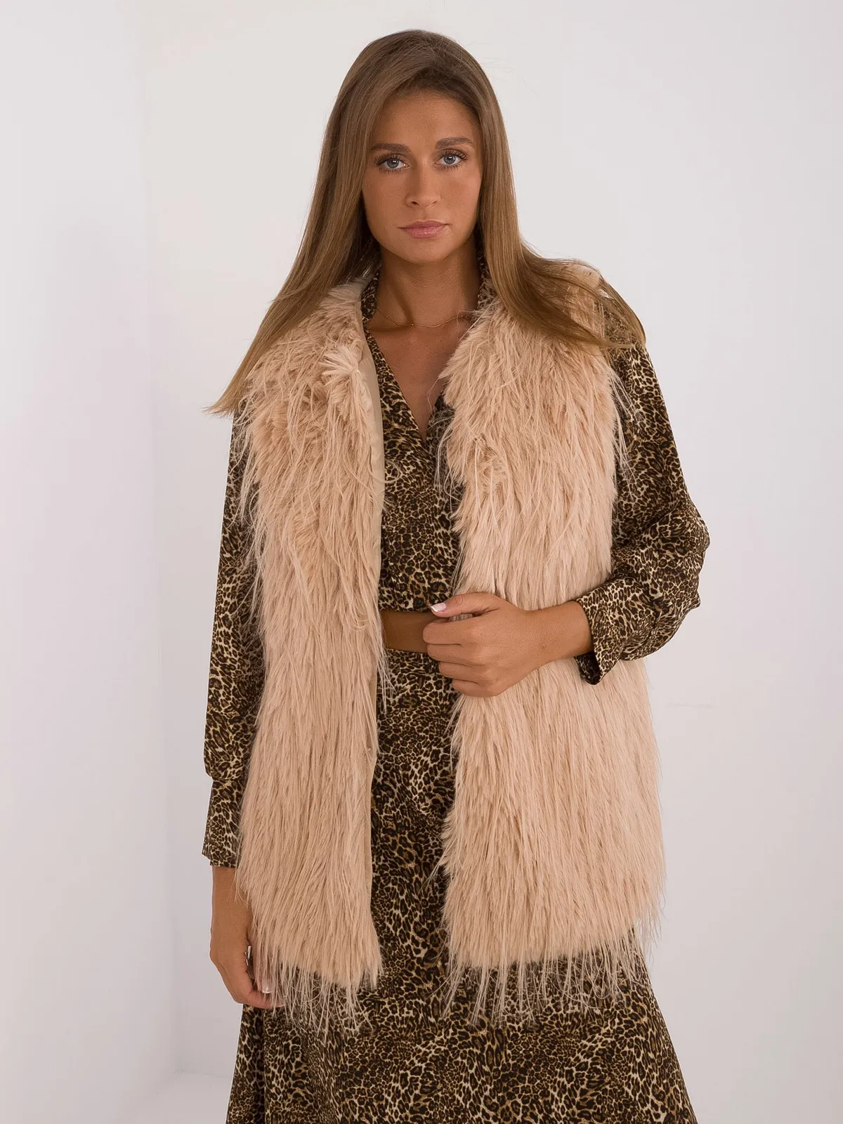 Kamizelka o długim włosiu w stylu boho - zdjęcie 1