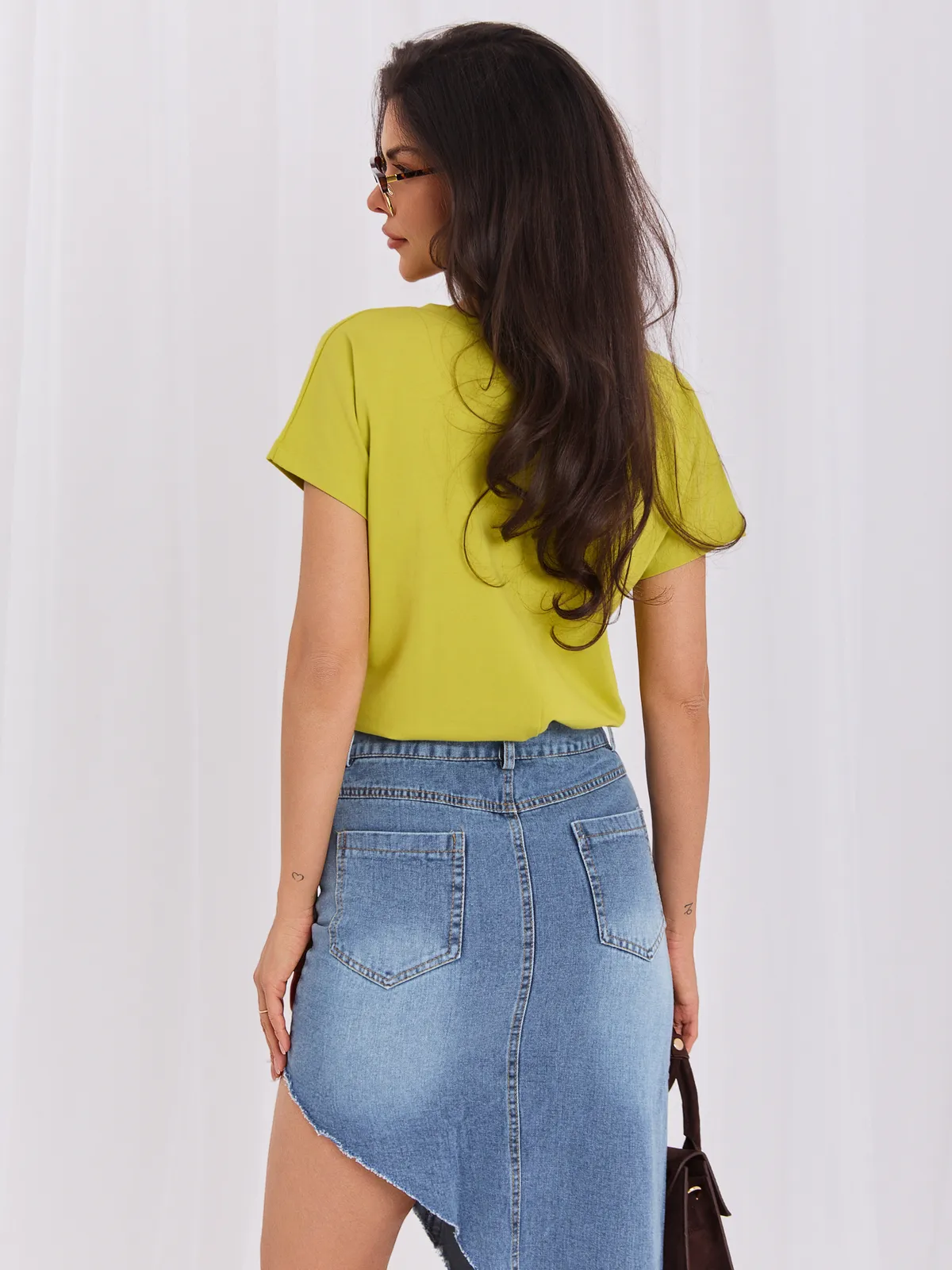 Bawełniany t-shirt V-neck khaki - zdjęcie 4