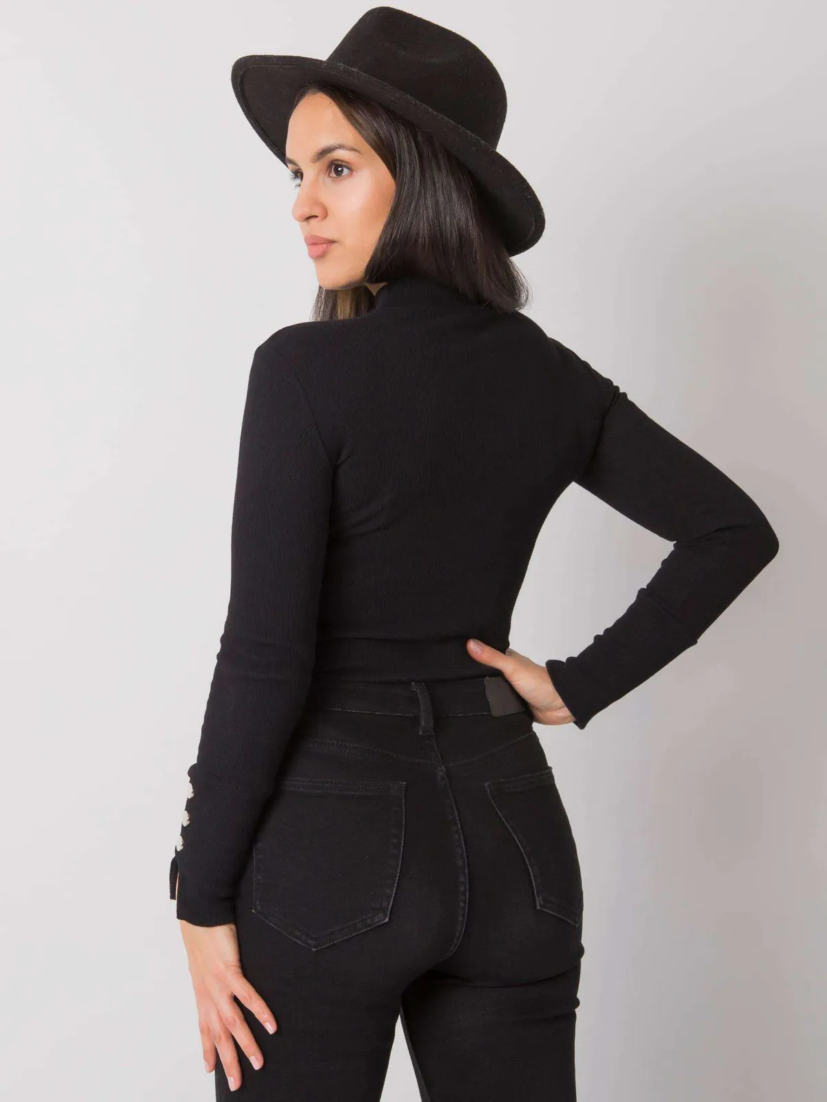 Dopasowana półgolf z ozdobnymi guzikami przy mankietach - zdjęcie 1