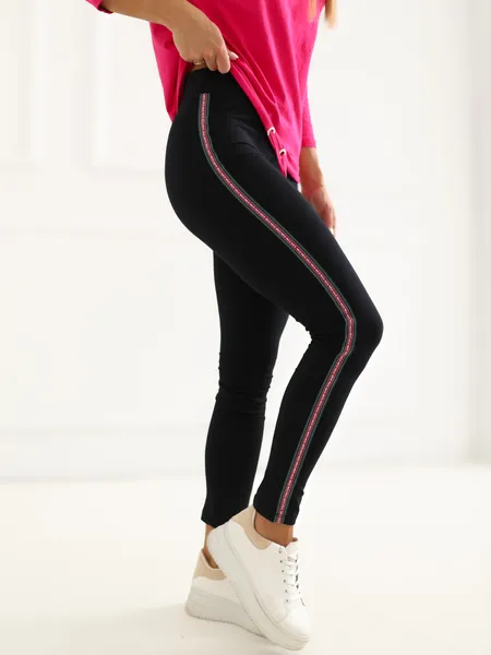 Dopasowane legginsy z lampasami w sportowym stylu