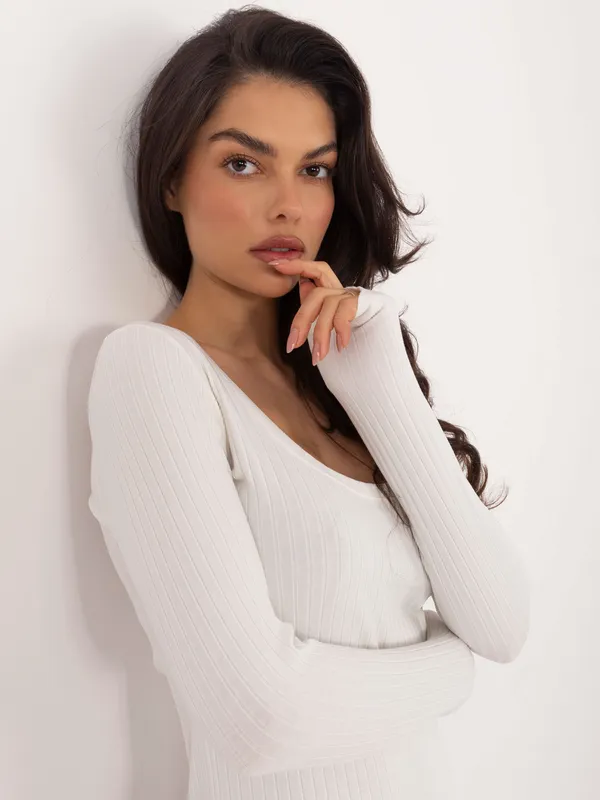 Prążkowane body z długim rękawem o dopasowanym kroju